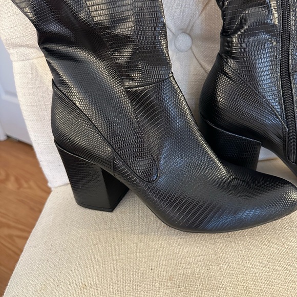 Elegant Black Knee-High Boots - Picture 2 of 6